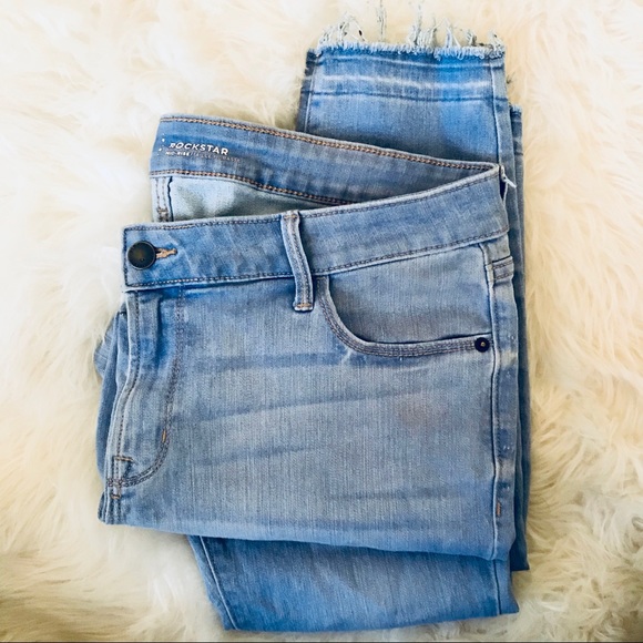 Light-wash Raw-Edge Rockstar Jeans - Picture 3 of 3